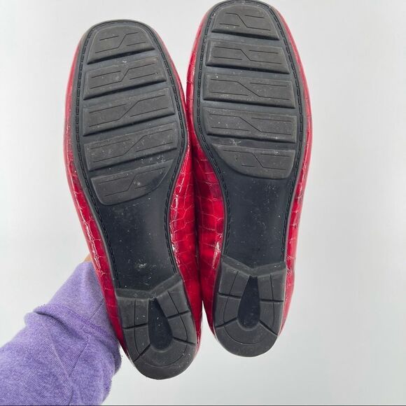 Vintage Vaneli Women’s Red Croco Textured Patent Leather Loafers Size 8.5M - Picture 10 of 16